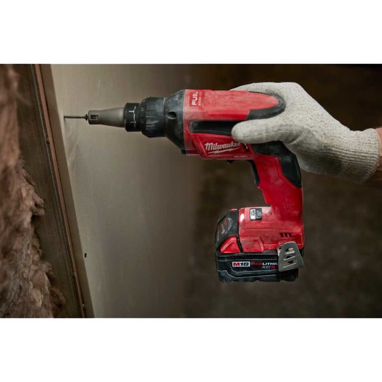 Milwaukee 286622 M18 FUEL Drywall Screw Gun Kit PlumbersStock
